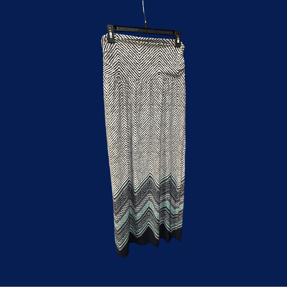 Chevron Patterned Maxi Skirt - Picture 2 of 4